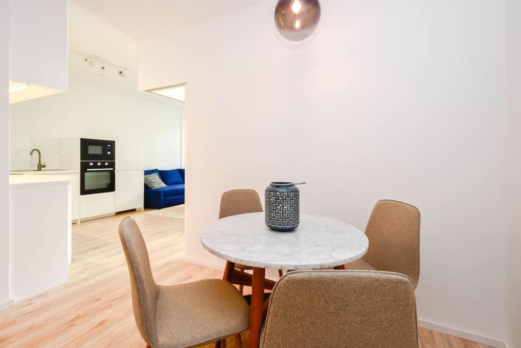 New Modern Apartment In City Center Братислава Екстериор снимка